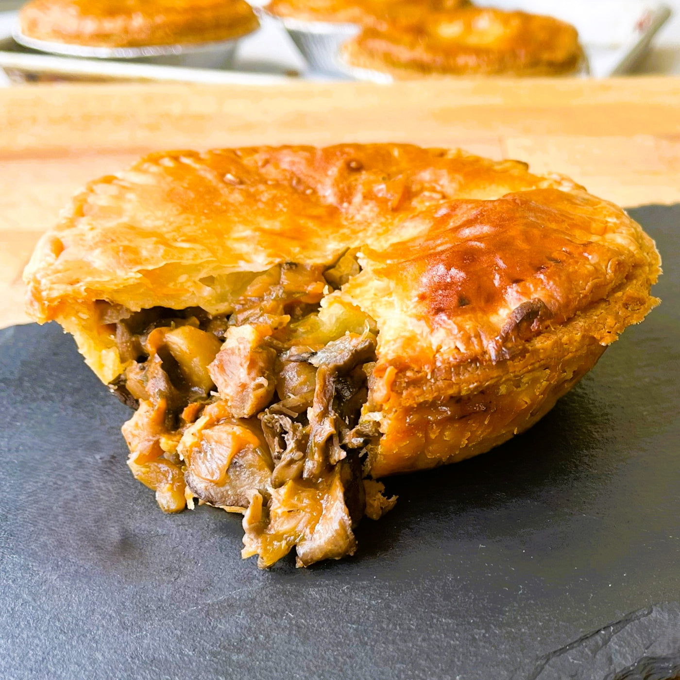 Jolly Posh Steak & Mushroom Pie: 10oz