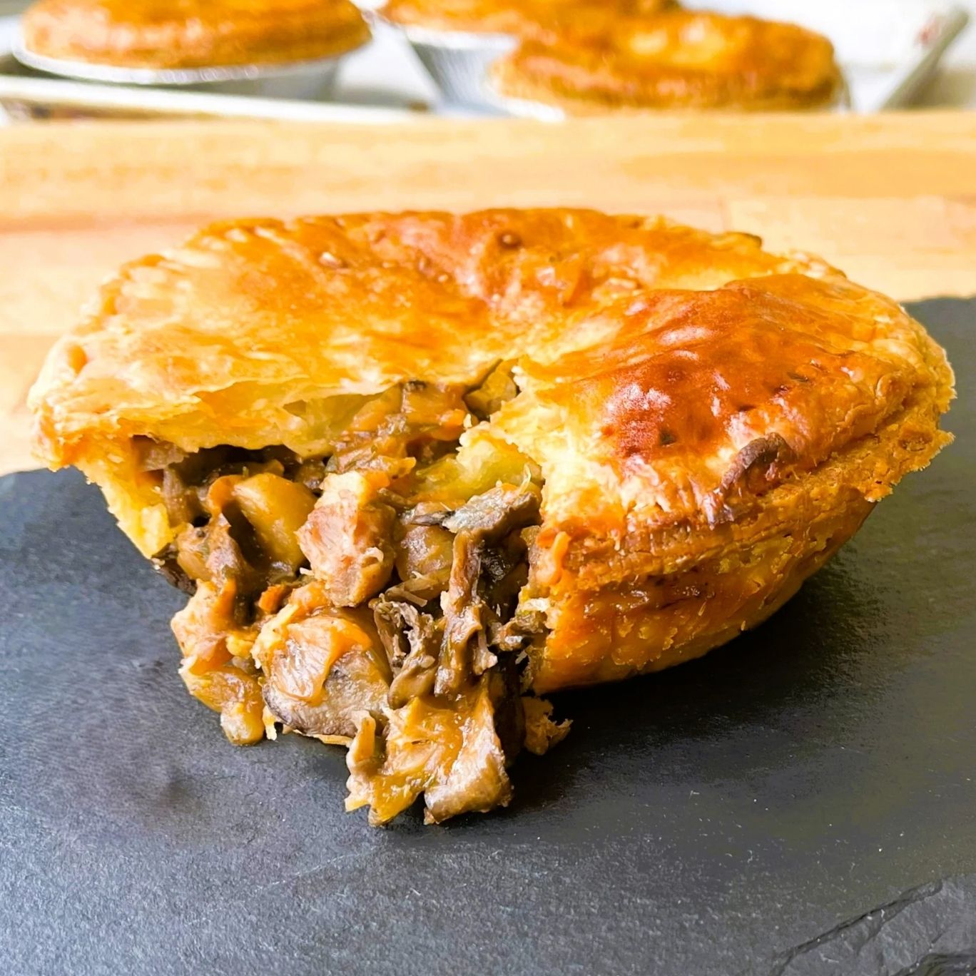 Jolly Posh Steak & Mushroom Pie: 10oz