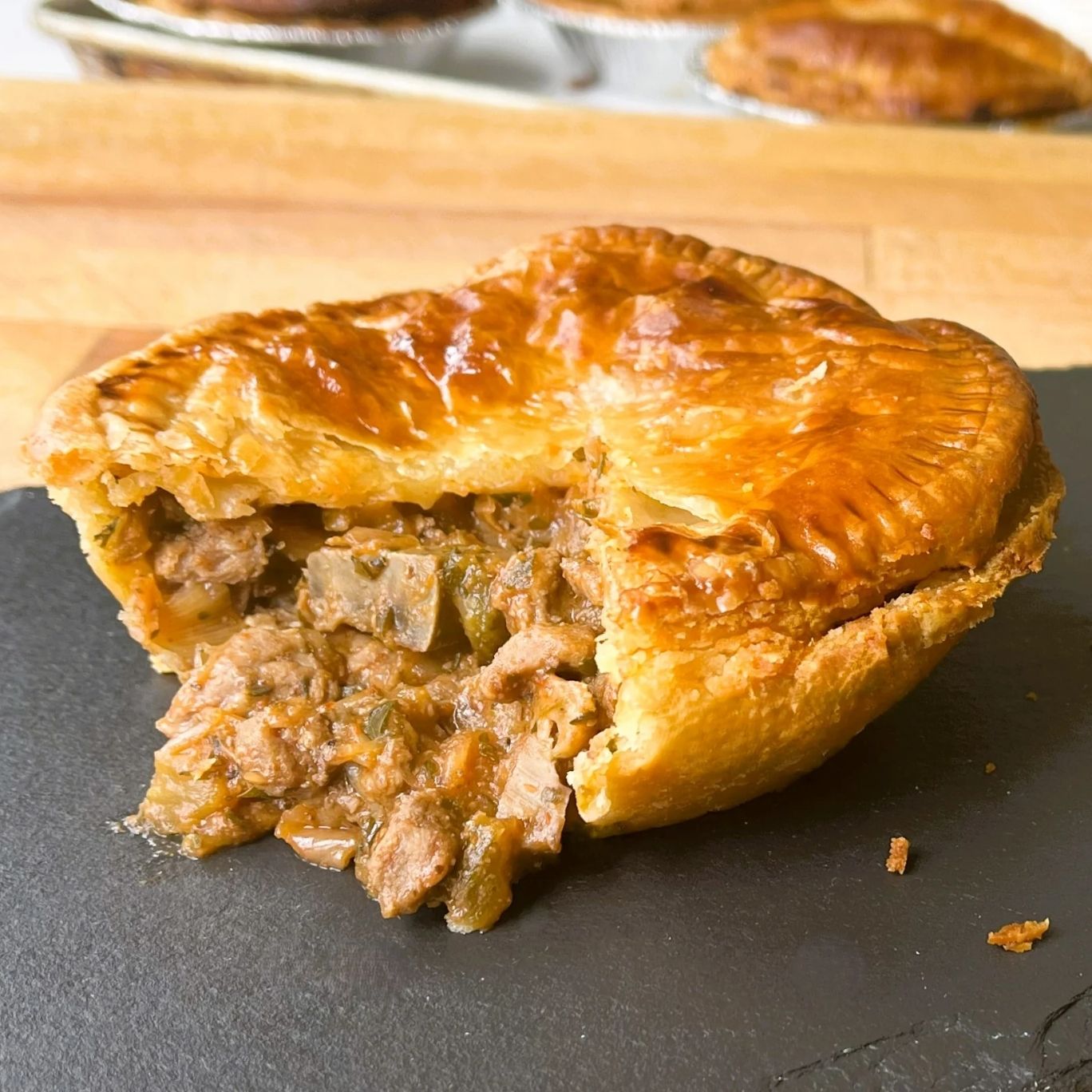 Jolly Posh Steak & Kidney Pie: 10oz