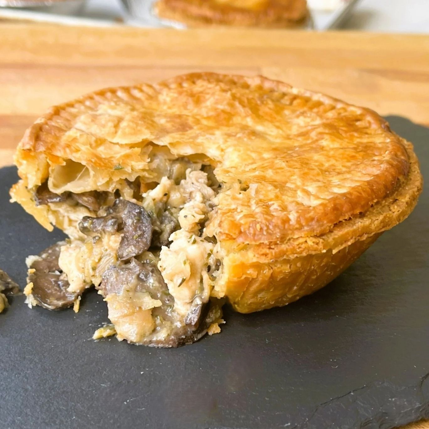 Jolly Posh Chicken & Mushroom Pie: 10oz
